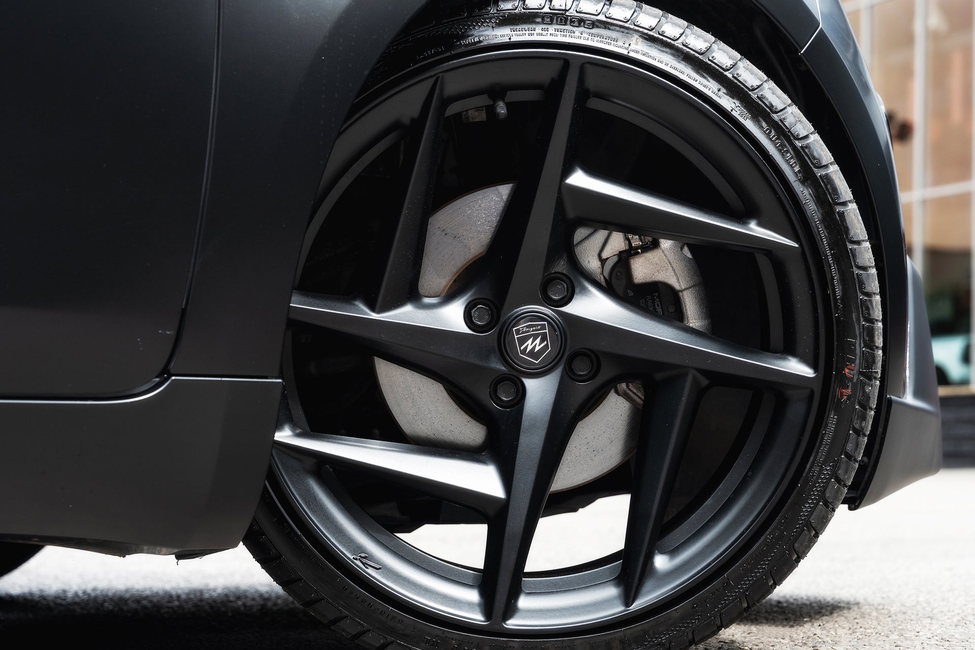 Type 52 Gloss Black wheel fitted to a Fiat 500e
