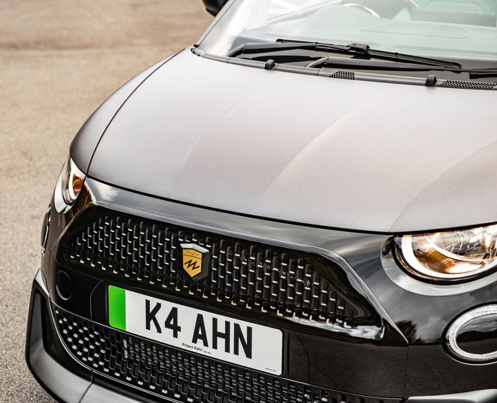 Gloss onyx grille on a Designio Fiat 500e