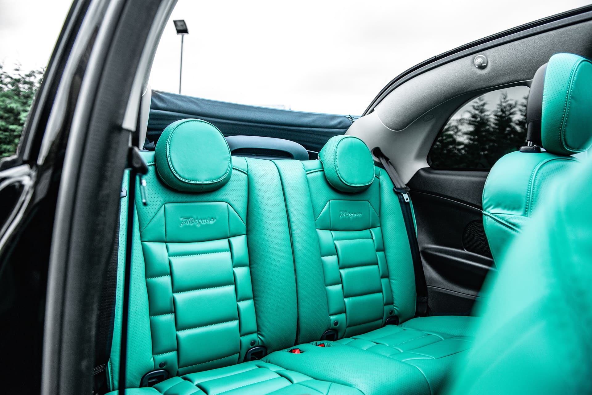 Designio quilted eco-leather rear seats in the Fiat 500e