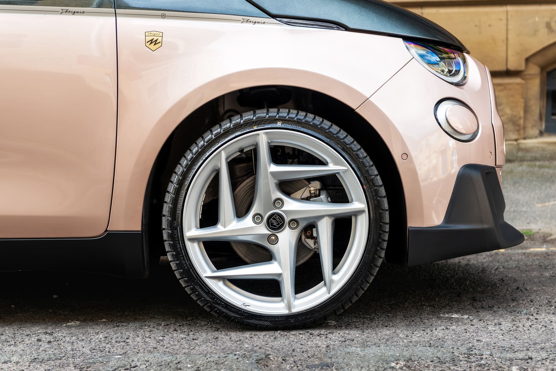 Designio Fiat 500e build