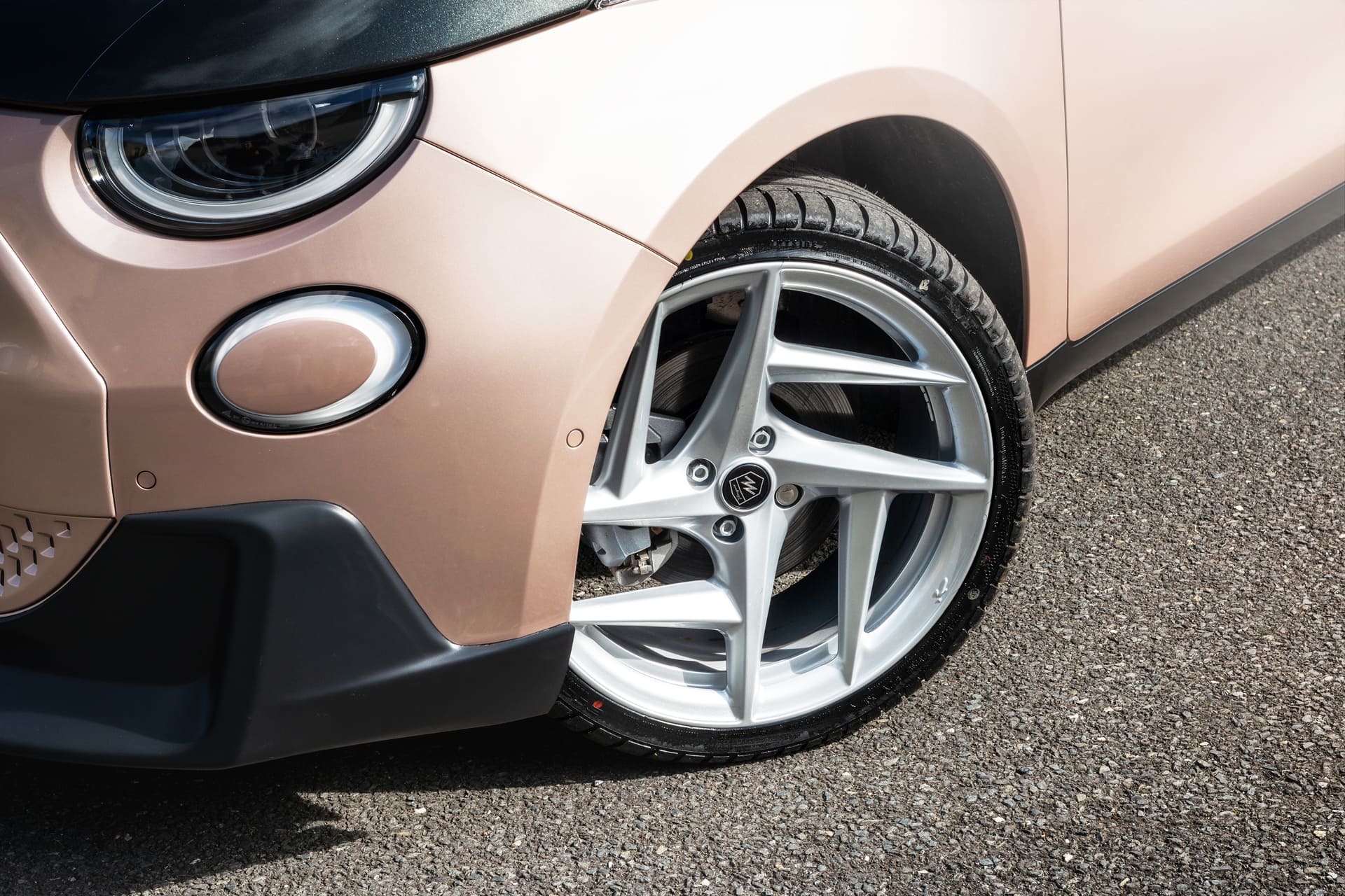 Designio Fiat 500e build