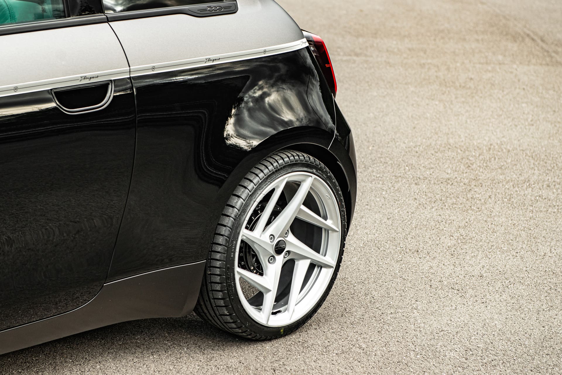 Designio centre cap detail